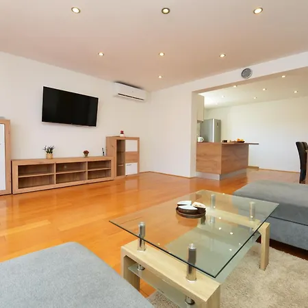 Vitali Apartman *